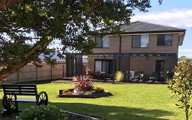 Seabreeze Haven -Wifi, Netflix, Pet Friendly Beach House